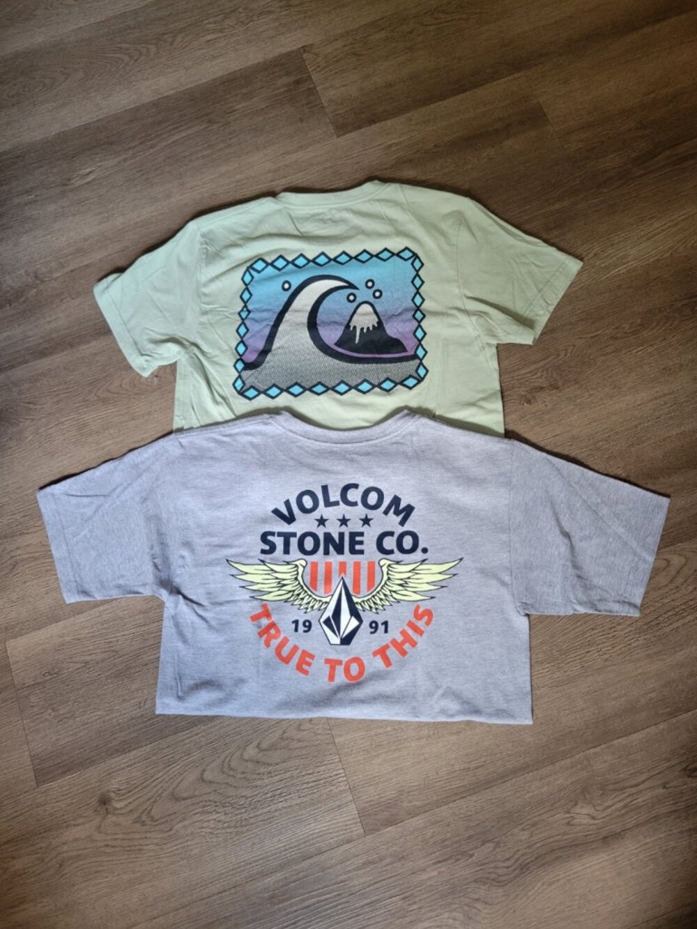 2 Surf T-shirts Quiksilver/Volcom Size S NWT